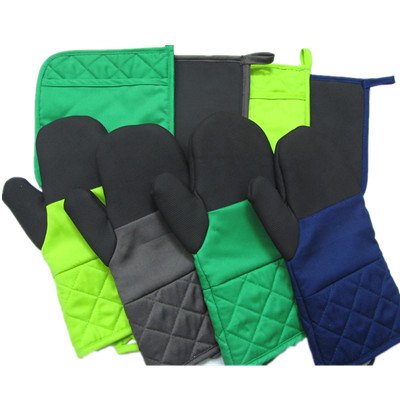 Kitchen textile set with oven mitts