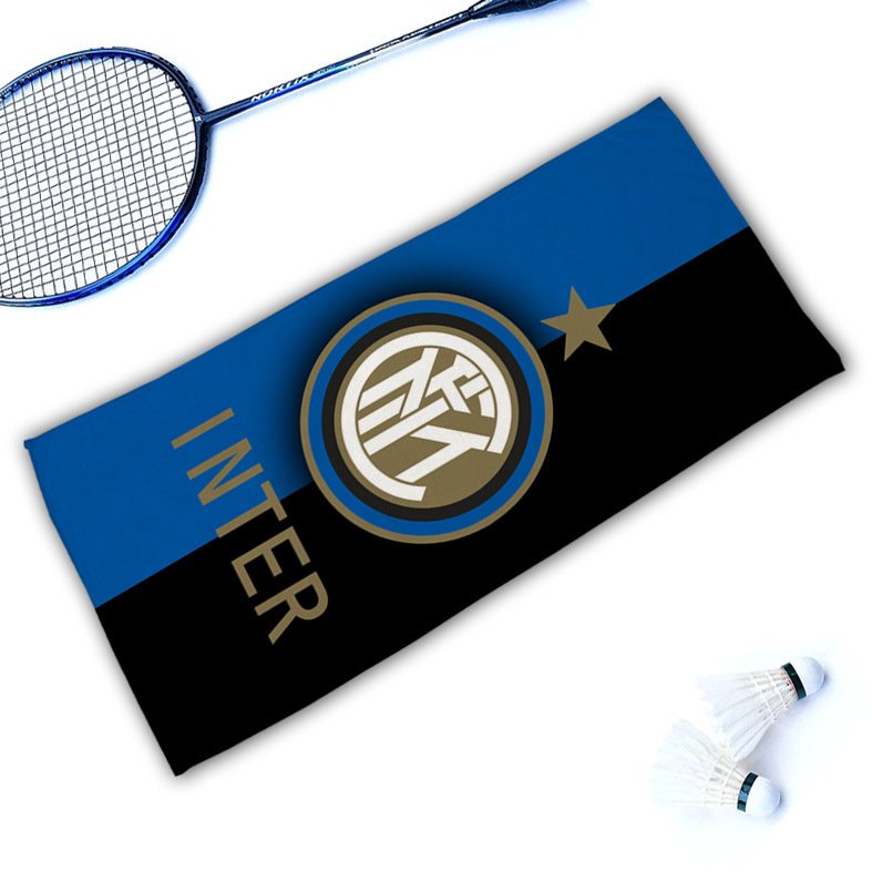 Family using microfiber beach towels